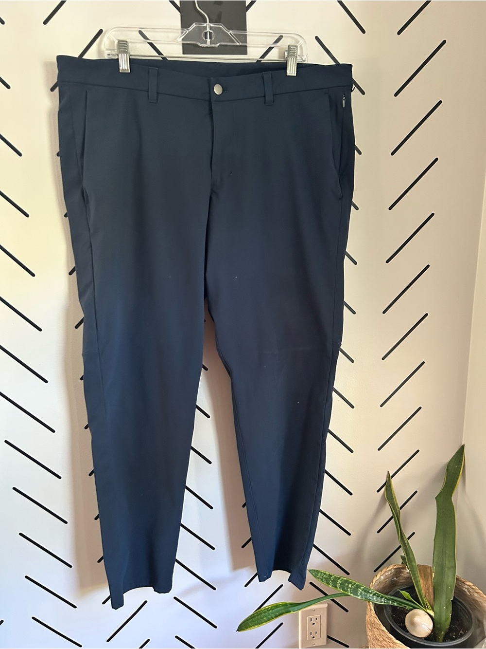 Lululemon men’s ABC navy slim fit pants golf 30”